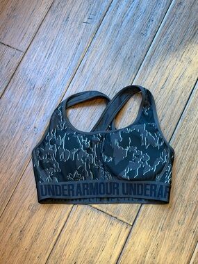 Under Armour Black Patterned Racerback Sports Bra with Subtle Light Gray Accents